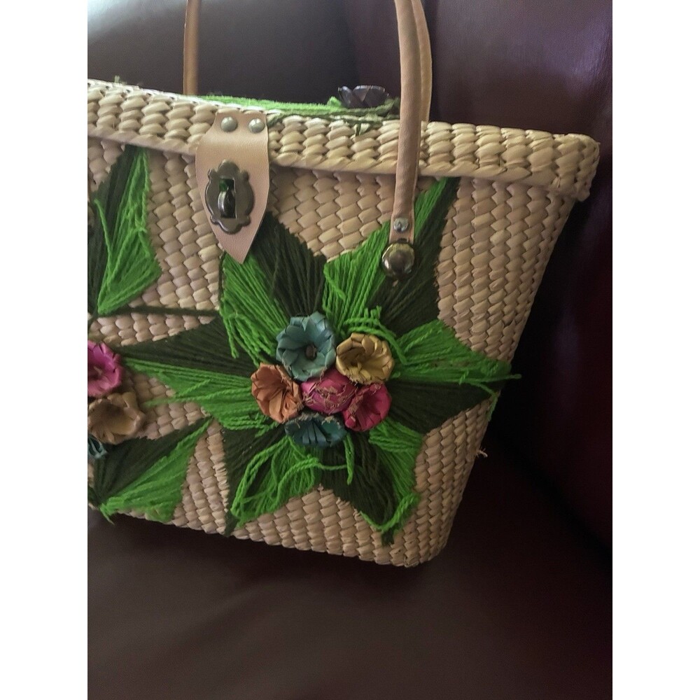 Vintage 1960s Mexican Woven Straw Basket Purse 3D Palm Leaf Flowers MCM Tote Bag - Picture 4 of 9
